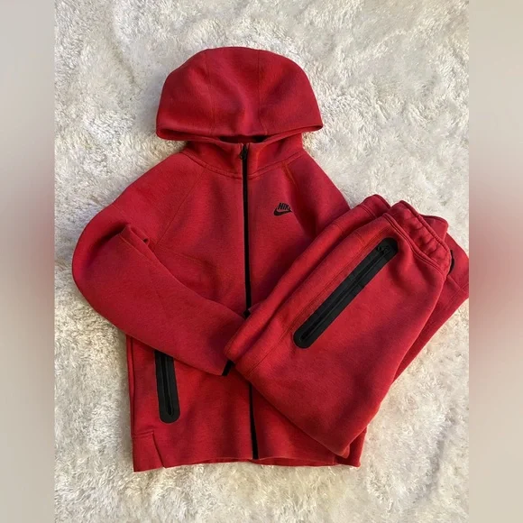 Boys size L Nike Tech outfit - Picture 1 of 6